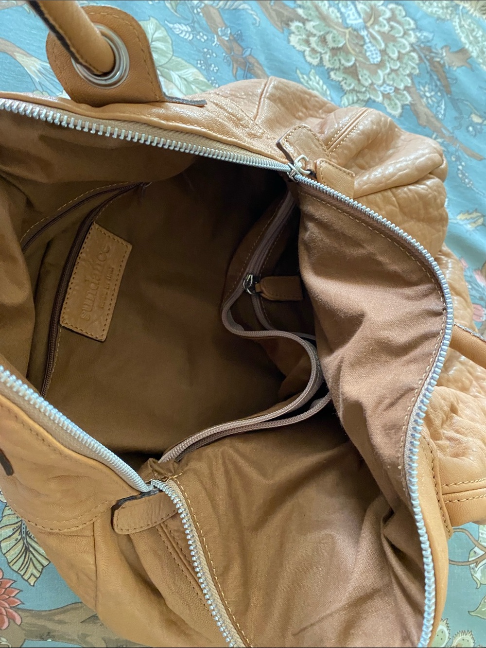 Sundance Caramel Brown Gathered Leather Hobo Bag w Silver Accents - Picture 4 of 6